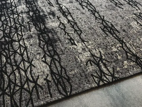 Tappeto Mumbai grigio e nero tessuto in cotone e ciniglia a rilievo di Cattelan Italia