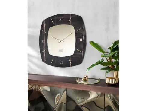 Orologio da muro in cristallo specchiante bronzato con cornice in cristallo serigrafato effetto marmo Sanremo di Riflessi