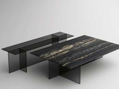 Tavolino in marmo con base in vetro Sestante Stone di Tonelli