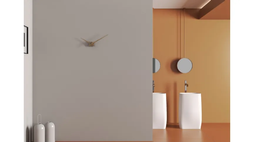 Orologio da parete Solitario con lancette in legno di rovere di Materium
