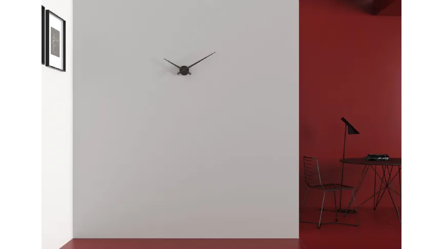Orologio da parete Solitario con lancette in legno wengè di Materium