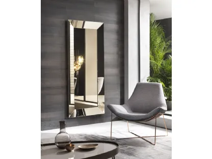 Specchio da parete con cornice inclinata bronzata Trapezio di Riflessi