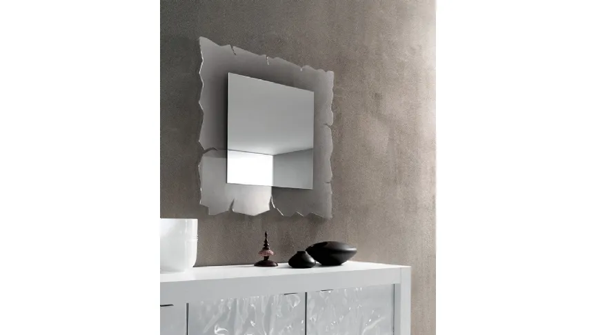 Specchio di design realizzato con cornice in metacrilato trasparente Vision di Riflessi