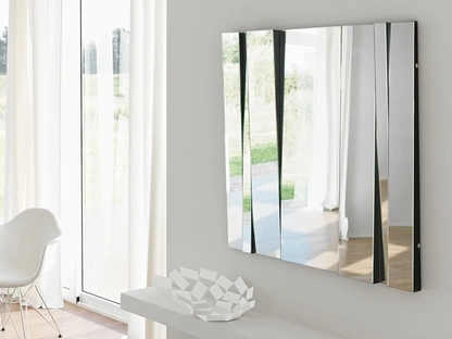 Specchio da parete con fasce specchianti inclinate e modulabili Fittipaldi di Tonelli