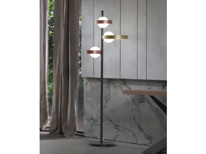 Lampada Bubble da Terra formata da tre anelli in metallo verniciato e tre bulbi in vetro bianco satinato di Riflessi