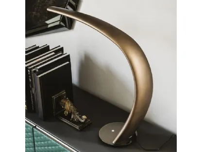Lampada da tavolo in poliuretano con base in acciaio Mamba di Cattelan Italia