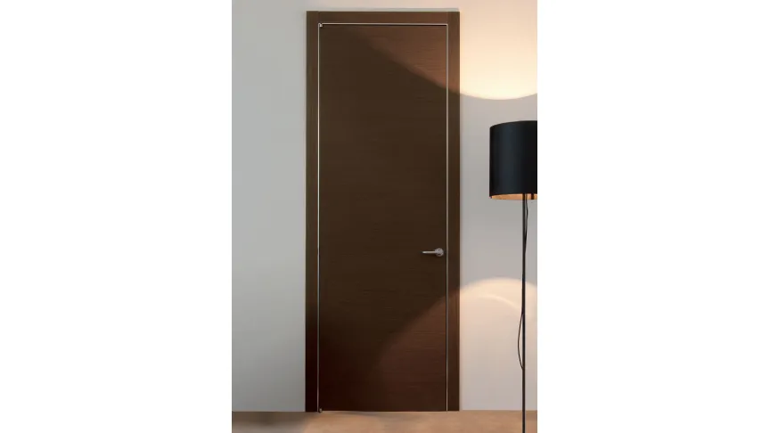 Porta a battente in legno Wengè e stipite con coprifili alluminio Trait di Albed