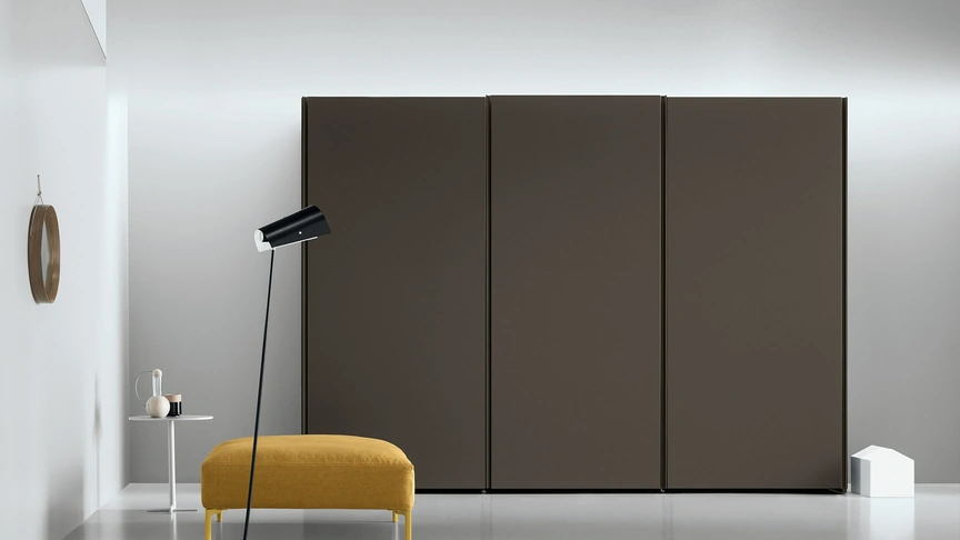 Armadio con ante scorrevoli Aria Gola di Kristalia