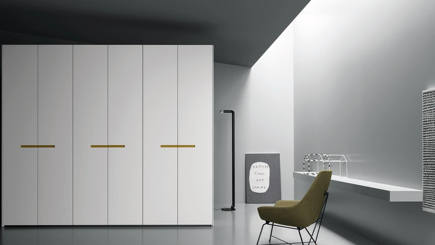 Armadio con ante battenti Aria Grafica di Kristalia