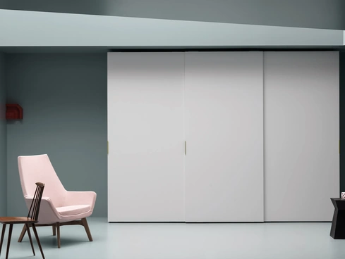 Armadio con ante scorrevoli Aria Simple di Kristalia