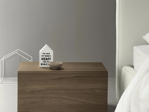 Comodino in noce All Night di Kristalia