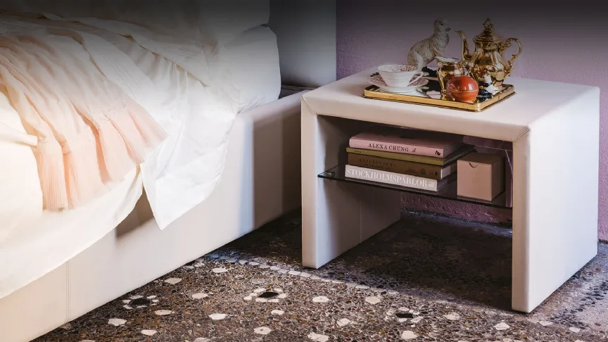 Comodino in legno rivestito in ecopelle Dorian di Cattelan Italia