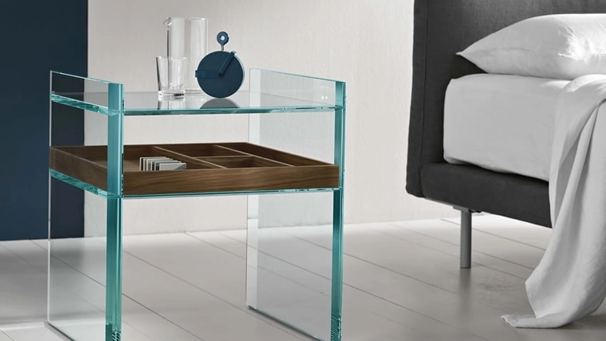 Comodino in vetro bisellato con vassoio in legno massello Quiller Side Table di Tonelli