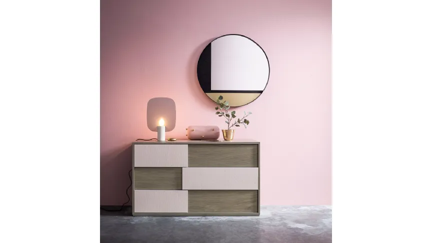 Comò Side in legno di Rovere con finiture diverse di Devina Nais