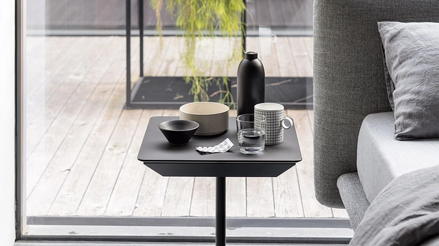 Comodino Tag in laminato di Kristalia