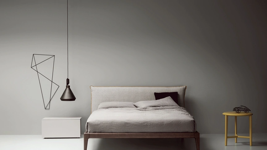 Letto con testiera imbottita Bun di Kristalia