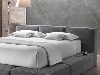 Letto di design in tessuto imbottito Designer QB di Altrenotti