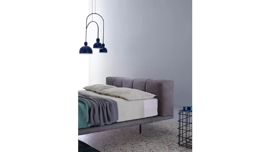 Letto matrimoniale con testiera Pixel Air di Saba