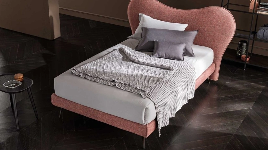 Letto singolo con testiera sagomata in tessuto imbottito Soul Young Mickey di Altrenotti