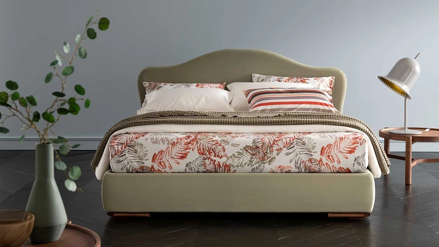 Letto in tessuto con testiera sagomata Soul Itaca di Altrenotti