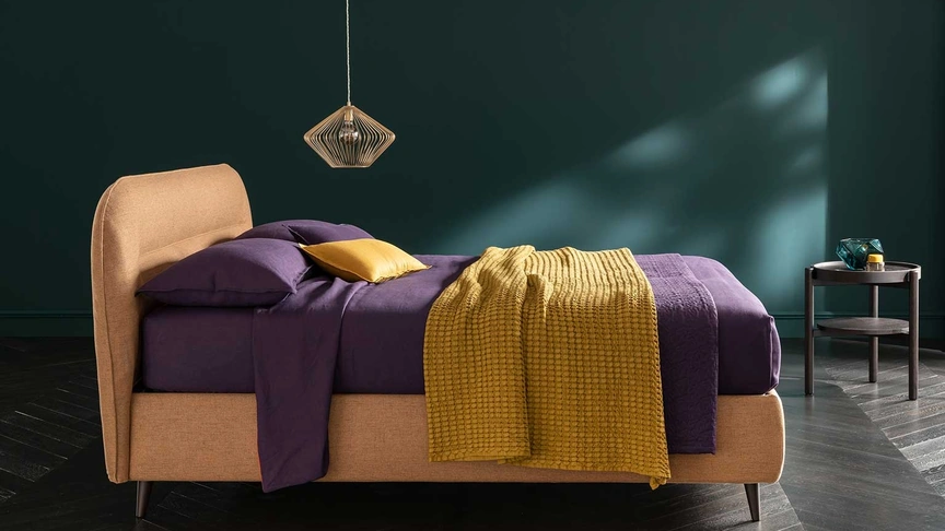 Letto in tessuto imbottito con testiera Soul Maui di Altrenotti
