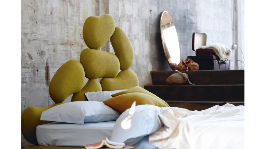 Letto con testiera scultura di design Stones di Noctis