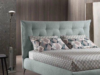 Letto in tessuto con testiera avvolgente Why Not Lily di Altrenotti