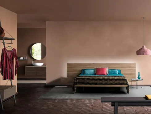 Letto in legno massello di Rovere con testiera sospesa Zen Slim di Devina Nais