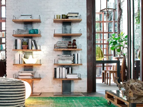 Libreria componibile Infinity con struttura in ferro e ripiani in Rovere massello di Devina Nais