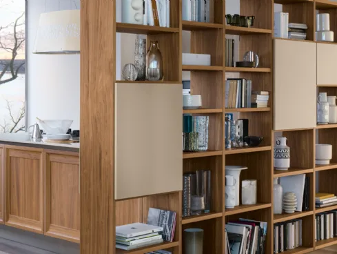 Libreria divisoria Living in finitura Noce Canaletto e laccato opaco Beige Ecru di Veneta Cucine