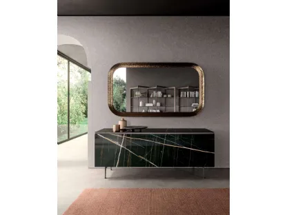 Madia moderna in marble glass Sahara Noir lucido con piedini in metallo Plana di Ozzio