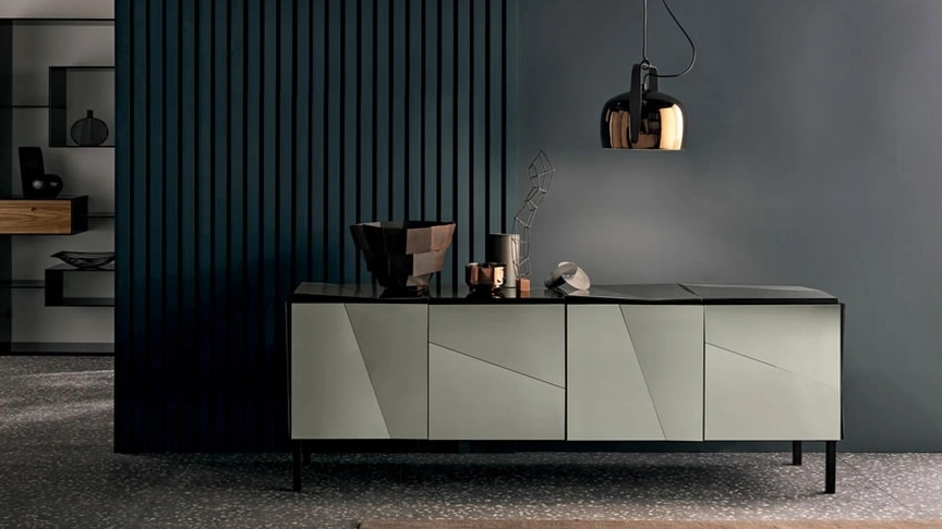 Madia in vetro laccato con ante, top e fianchi realizzati con pannelli concavi e convessi Psiche di Tonelli