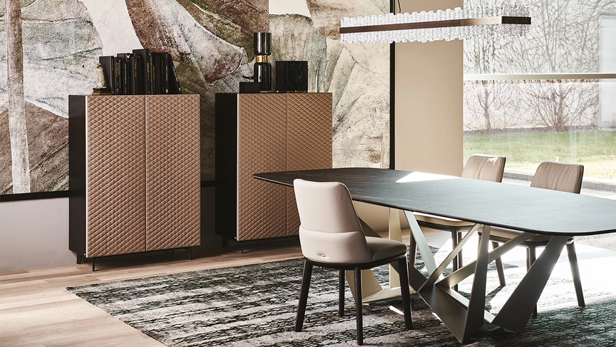 Madia Tiffany in legno con ante rivestite in pelle trapuntata di Cattelan Italia