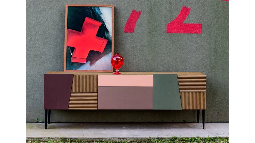 Madia Zero16 Creativa formata da pannelli in legno colorati di Devina Nais