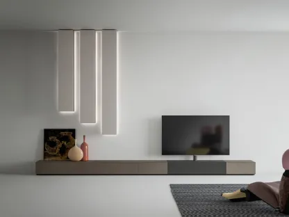 Mobile Porta Tv formato da quattro moduli in laccato opaco e laccato effetto metallico Wallover di Caccaro