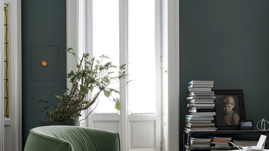 Poltrona imbottita in tessuto dall'aspetto morbido e accogliente Brioni di Kristalia