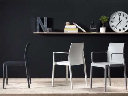 Sedia impilabile Chloé Trend mon amour di Scab Design