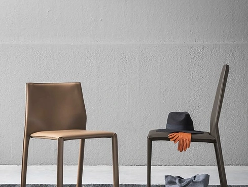 Sedia Corium in cuoio di  Alf Da Frè