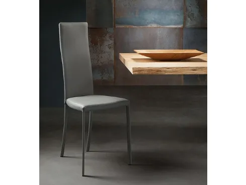 Sedia Luna con schienale alto rivestita in pelle di Riflessi