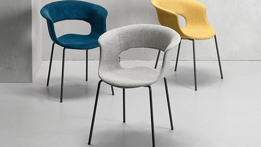 Sedia Miss B con scocca in tessuto e struttura in tondino di acciaio di Scab Design