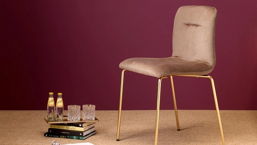 Sedia Alice Pop con struttura in metallo e scocca rivestita in velluto di Scab Design