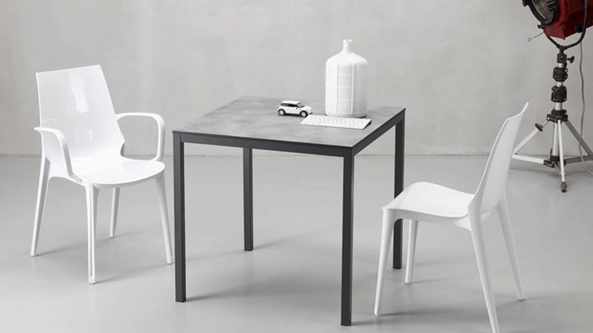 Sedia impilabile con o senza braccioli Vanity di Scab Design