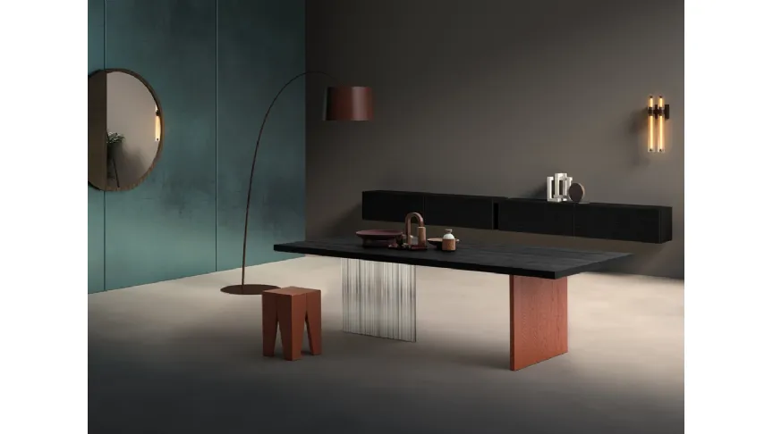 Tavolo Alabama in Rovere massello con una gamba in legno e una in vetro Devina Nais