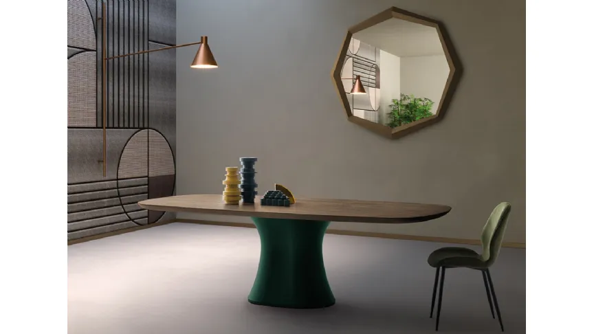 Tavolo Cosmopolitan con piano e base centrale monolitica in Rovere massello di Devina Nais
