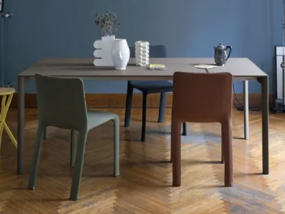 Tavolo rettangolare in metallo grigio Maki di Kristalia