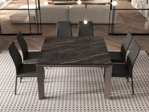 Tavolo quadrato allungabile in cristallo ceramica con base in metallo Metrò Quadro di Ozzio