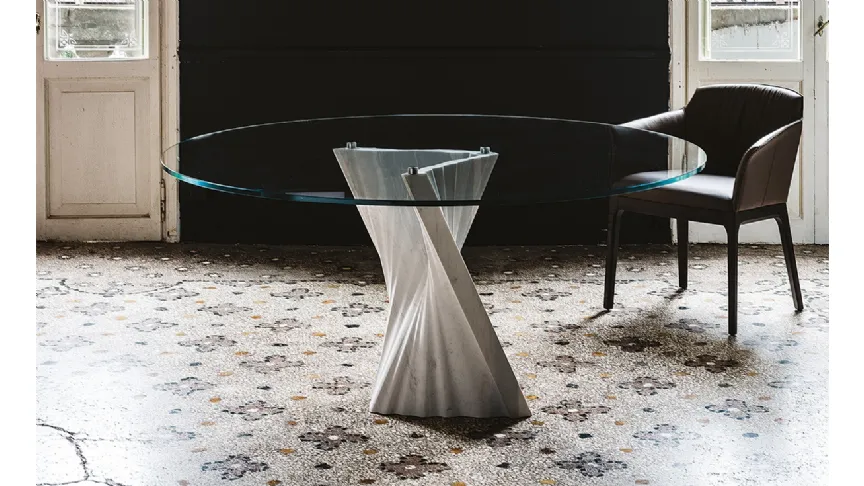 Tavolo Plisset con piano rotondo in vetro e base in marmo Palissandro di Cattelan Italia