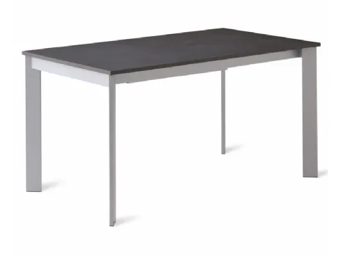 Tavolo Sigma con top in laminato e gambe in metallo di Veneta Cucine