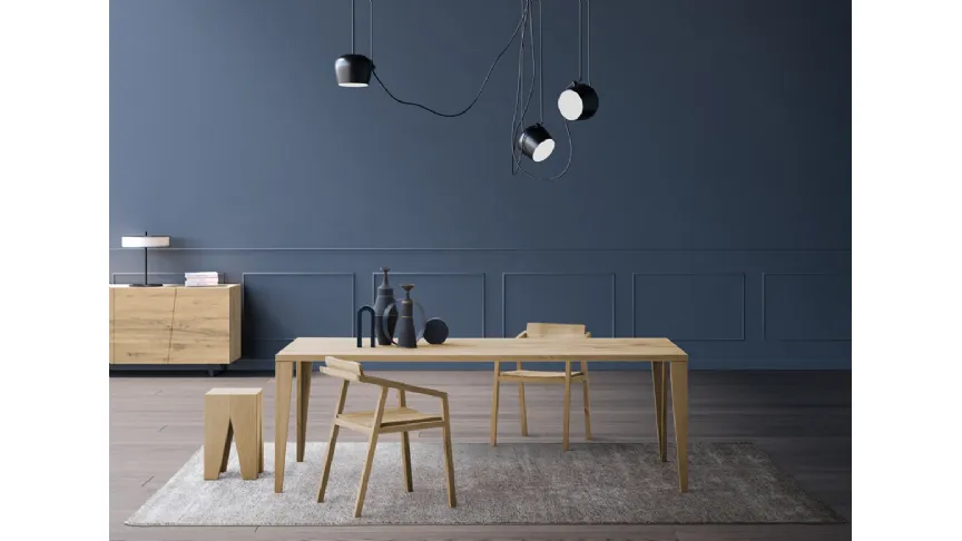 Tavolo Smart in legno massello di Rovere di Devina Nais