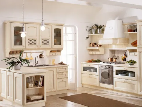 Cucina Classica con penisola Villa d'Este in legno laccato Avorio di Veneta Cucine